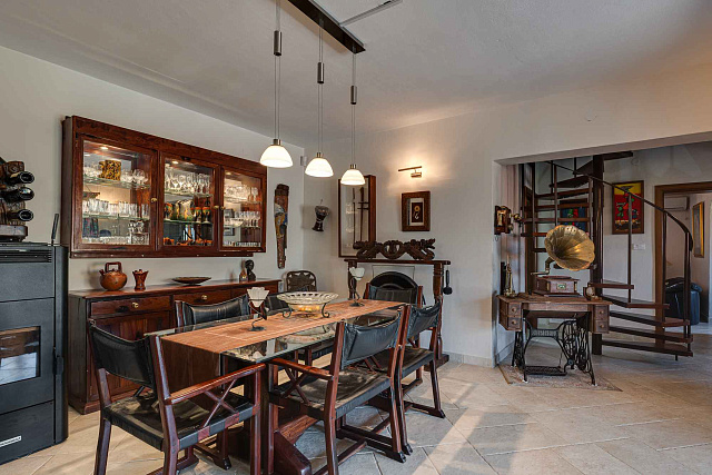 Exclusive Modern House with Authentic Character, Wine Cellar and Panoramic Views — photo 7